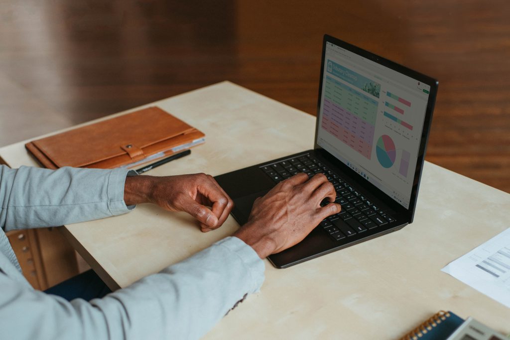 The Pros and Cons of Freelancing: Is It Right for You?