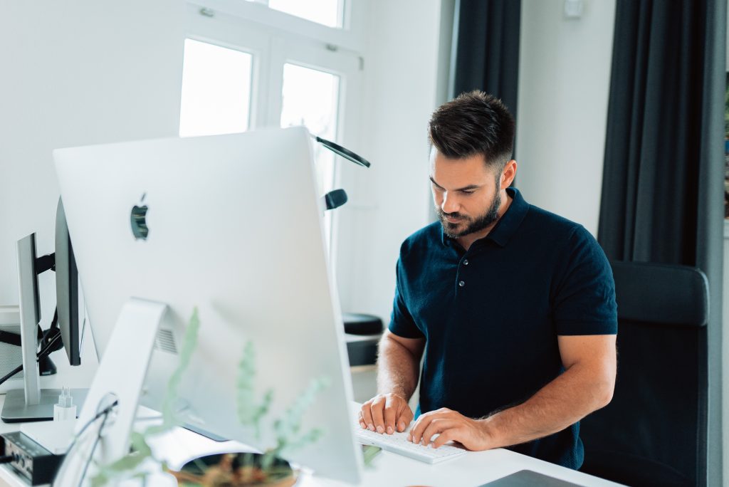 The Pros and Cons of Freelancing: Is It Right for You?
